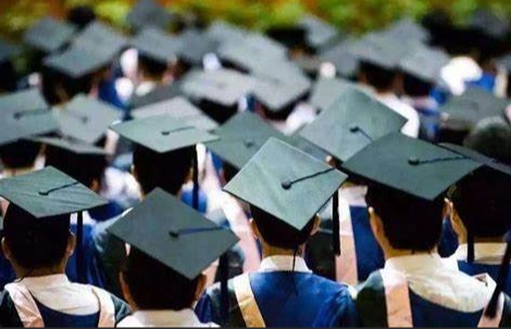 众岸英才：25年毕业参加26年考试属于应届生吗？